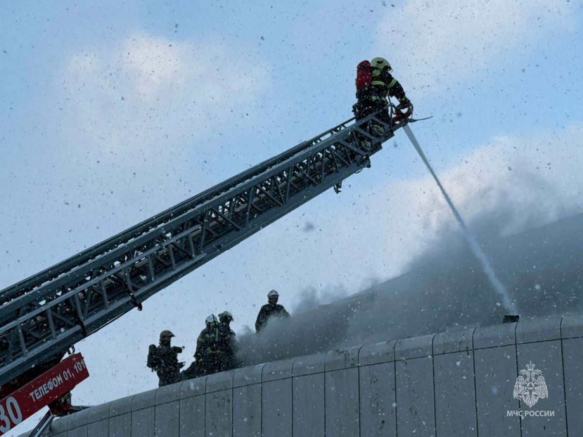 Пожар в суздальском аквапарке потушен Названа причина возгорания newsvladimir ru fn 1769862 html Суздальская межрайонная городская прокуратура организовала проверку по факту возгорания в аквапарке Пожар произошёл сегодня около 13 20 загорелась кровля здания Площадь возгорания составила 150 квадратных метров Прислать новость Подписаться Мы в MAX