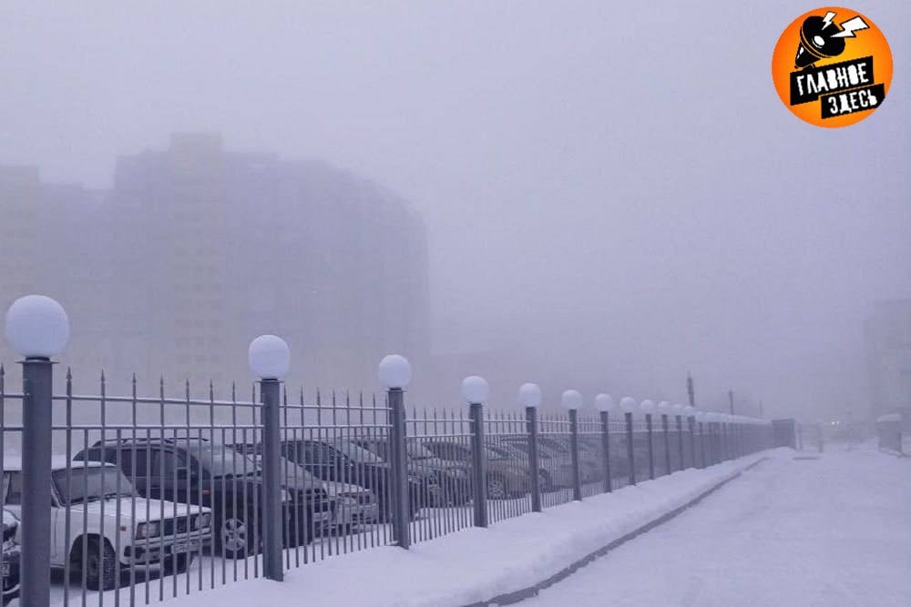 «Черное небо» накрыло Алтайский край  Это привело к скоплению вредных веществ в воздухе. Так, жители Новоалтайска чувствуют на улице посторонние химические запахи, хотя аварий и утечек на промышленных объектах или коммунальных сетях не было зафиксировано.  По данным синоптиков, в воздухе Барнаула на утро четверга было зафиксировано присутствие оксида углерода, диоксида азота, углерода  сажи  и взвешенных веществ.  Главное — здесь. Подписывайтесь!