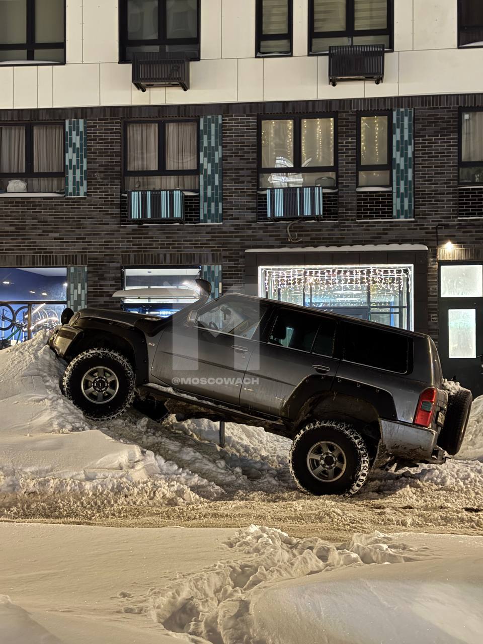 Снег на парковках не оправдывает парковку на тротуарах За такое нарушение предусмотрен штраф 1000 рублей сообщил ТАСС член комитета Мособлдумы Михаил Ждан