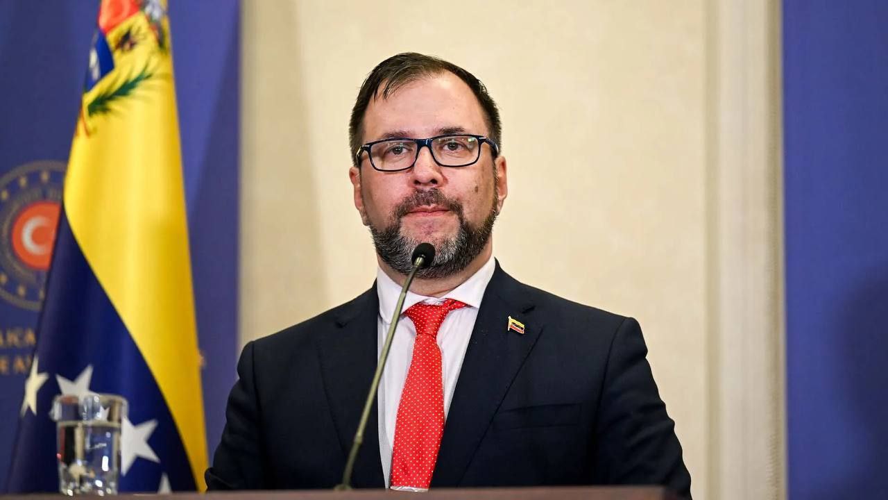 Министерство иностранных дел Венесуэлы объявило о закрытии своих посольств и дипломатических миссий в Австралии и Норвегии а также о планах открыть миссии в Буркина Фасо и Зимбабве в рамках продолжающихся усилий по реконструкции внешнеполитического ведомства страны infostreams