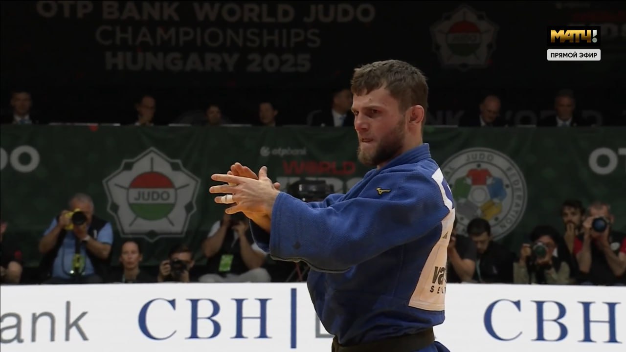 Аюб Блиев первым из российских дзюдоистов завоевал медаль на чемпионате мира в Венгрии В битве за бронзу в категории до 60 кг Аюб победил венгра Мартона Андраши. Ранее Сабина Гилязова до 48 кг уступила испанке Лауре Мартинес в поединке за третье место. Смотри ЧМ по дзюдо на Матч ТВ. Следующая трансляция – завтра в 18:55