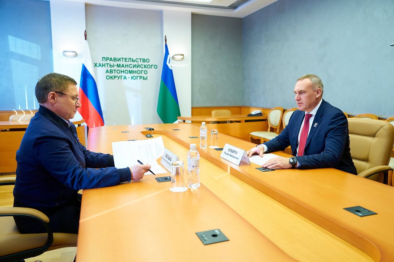 Владимир Якушев и Руслан Кухарук обсудили развитие региона и повышение качества жизни югорчан Секретарь Генерального совета партии «Единая Россия», первый заместитель председателя Совета Федерации России Владимир Якушев провел рабочую встречу с Губернатором Югры Русланом Кухаруком. В центре внимания оказались вопросы реализации совместных проектов, нацеленных на дальнейшее развитие региона и повышение качества жизни югорчан. В завершении встречи Руслан Кухарук поблагодарил Владимира Якушева за неизменное внимание к Югре и поддержку региональных инициатив на федеральном уровне. Глава региона подчеркнул, что взаимодействие с партией «Единая Россия» играет ключевую роль в успешной реализации стратегических планов развития округа. Подробнее читайте тут!