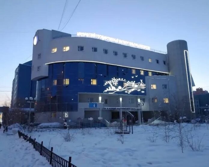 АГИКИ получил статус университета и новое название АГИКИ официально получил статус университета и теперь вуз носит название Арктический государственный университет искусств культуры и креативных индустрий АГУИККИ Подробнее читайте по ссылке Фото пресс служба АГУИККИ yk24 ru в MAX Telegram ВК VK Видео