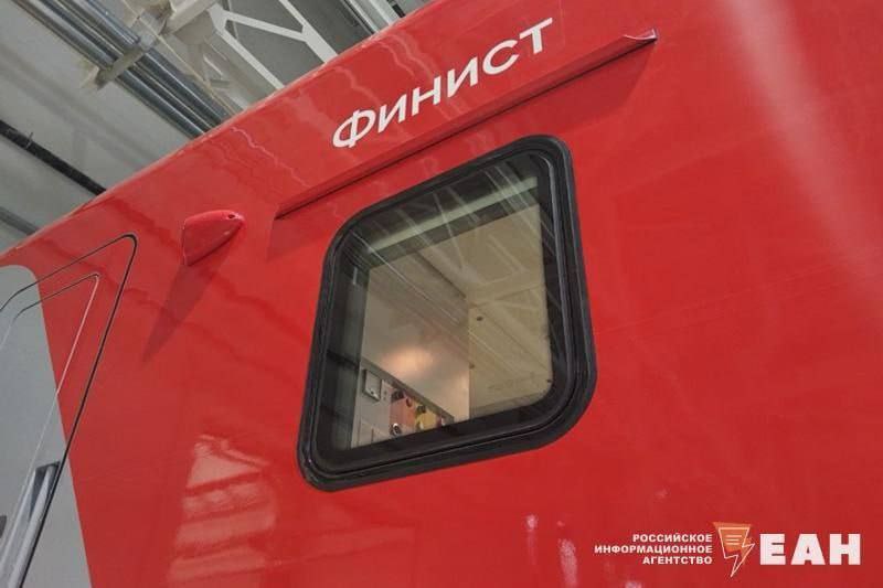 Импортозамещенные Ласточки Финисты из за холодов не будут курсировать в Свердловской области До конца января поезда уведут в депо из за неблагоприятных погодных условий и для сервисного обслуживания сообщили в сообщили в пресс службе Свердловской пригородной компании До 31 января Финисты заменят на обычные электрички ЭС 104 Изменения коснутся маршрутов между Екатеринбургом и Нижней Турой Каменском Уральским Шалей Кузино Качканаром до Кольцово и других Напомним что Финисты пришли на смену Ласточкам выпускаемых Уральскими локомотивами в Верхней Пышме Первый вариант скоростных электричек производился вместе с немецкой Siemens ЕАН в MAX ЕАН в VK