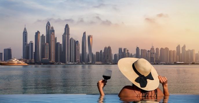 Школьницы из России обманывают родителей чтобы поехать в ОАЭ на вечеринки к шейхам Под видом модельных туров 16 летние девушки зарабатывают до 4 млн рублей за сезон в эскорте а родители об этом не подозревают Бизнес в России