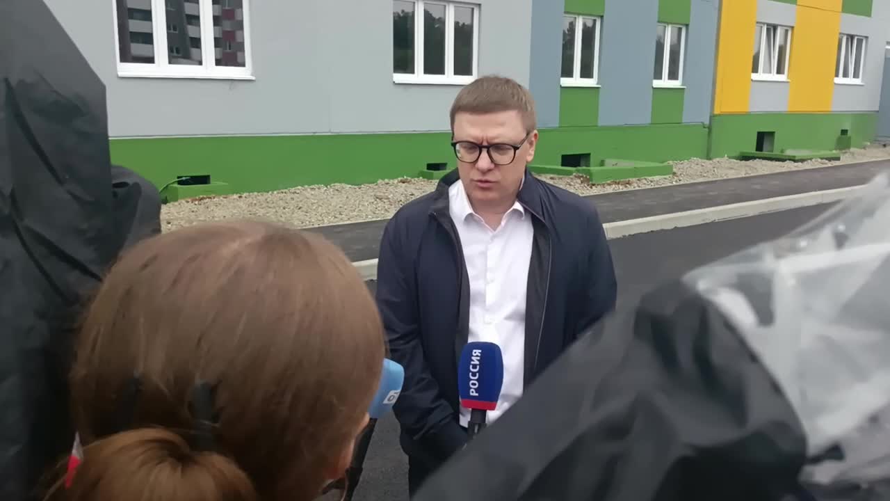 В Тимирязевском и Поронайском районах строятся новые дома для сотрудников и переселенцев