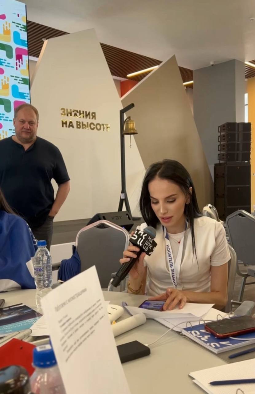 Учитель из Ингушетии — среди лучших педагогов страны  Котиева Малейкхан Ибрагимовна, учитель истории и обществознания школы №18 г. Малгобек, представила республику на всероссийском семинаре-практикуме «Летний ПедСовет», который прошёл с 26 по 29 июля в Центре знаний «Машук».  Мероприятие собрало 180 участников — педагогов и студентов профильных вузов, отобранных из более чем 1700 заявок со всей России.   В течение четырёх насыщенных дней они обсуждали современные вызовы образования, роль искусственного интеллекта в обучении, значение творчества в школе, а также новые форматы, такие как короткометражное кино и мультфильмы в учебном процессе. Участники ознакомились с методическими материалами Центра знаний «Машук», приняли участие в профессиональных дискуссиях и представили лучшие региональные практики.    «Летний ПедСовет» стал не просто площадкой для обмена опытом, но и пространством, где формируются новые смыслы российского образования.  Участие представителя Ингушетии в числе финалистов — это повод для гордости и доказательство того, что педагоги Ингушетии идут в ногу со временем и вносят свой вклад в развитие системы образования страны.