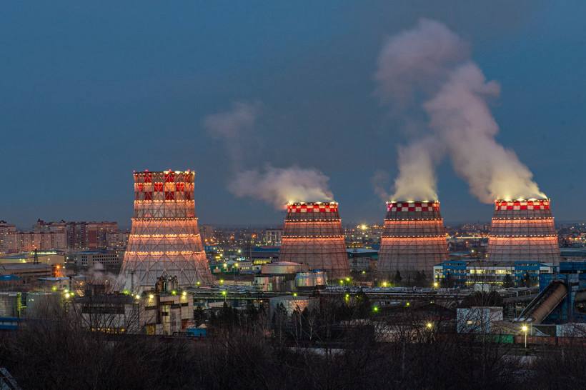 Правительство Приамурья попросило сенаторов поддержать газификацию Благовещенской ТЭЦ Для избежания серьезных аварий Благовещенскую ТЭЦ необходимо в ближайшие три года частично перевести на газ Об этом заявило руководство Амурской области на заседании комитета Совета Федерации по экономической политике Из за истощения запасов на амурских разрезах главная теплоэнергоцентраль работает на привозном угле что повышает риски техногенных аварий Что предлагает регион и сколько миллиардов необходимо чтобы привести в нормативное состояние амурские трассы в нашем материале