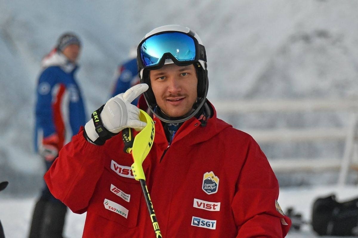 Алтайский горнолыжник Семён Ефимов не смог финишировать в слаломе на Олимпиаде в Италии Дебют алтайского спортсмена Семёна Ефимова на Олимпийских играх завершился досрочно В первом заезде слалома который прошёл сегодня в Италии лыжник сошёл с дистанции и не смог добраться до финиша Для Ефимова это были первые соревнования такого масштаба в карьере На старт он вышел под 42 м номером однако сложная трасса не позволила ему показать результат и побороться за медали во второй попытке На этом выступление российских горнолыжников на Играх 2026 закончено Катунь 24 в MAX