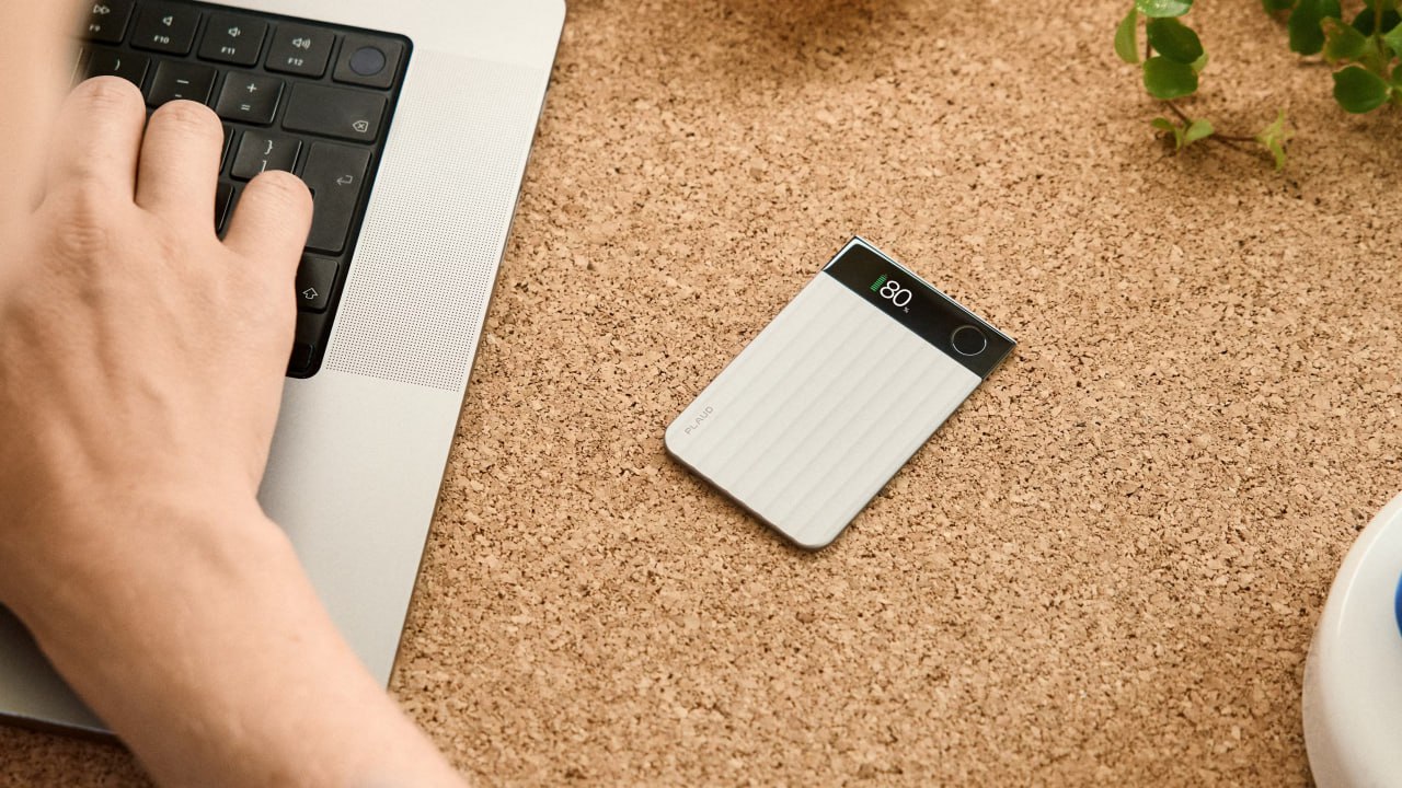 Обновление умных заметок Plaud представила Note Pro компактное устройство для записи и транскрибации разговоров Оно получило четыре микрофона с радиусом до пяти метров автономность до 50 часов и кнопку для выделения важных моментов в реальном времени Вместе с гаджетом выйдет обновлённое приложение с мультимодальным вводом и расширенными возможностями анализа записей rozetked me news 41176