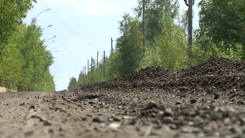 Ремонт и реконструкция дорог в Свободном и Волгограде продолжаются