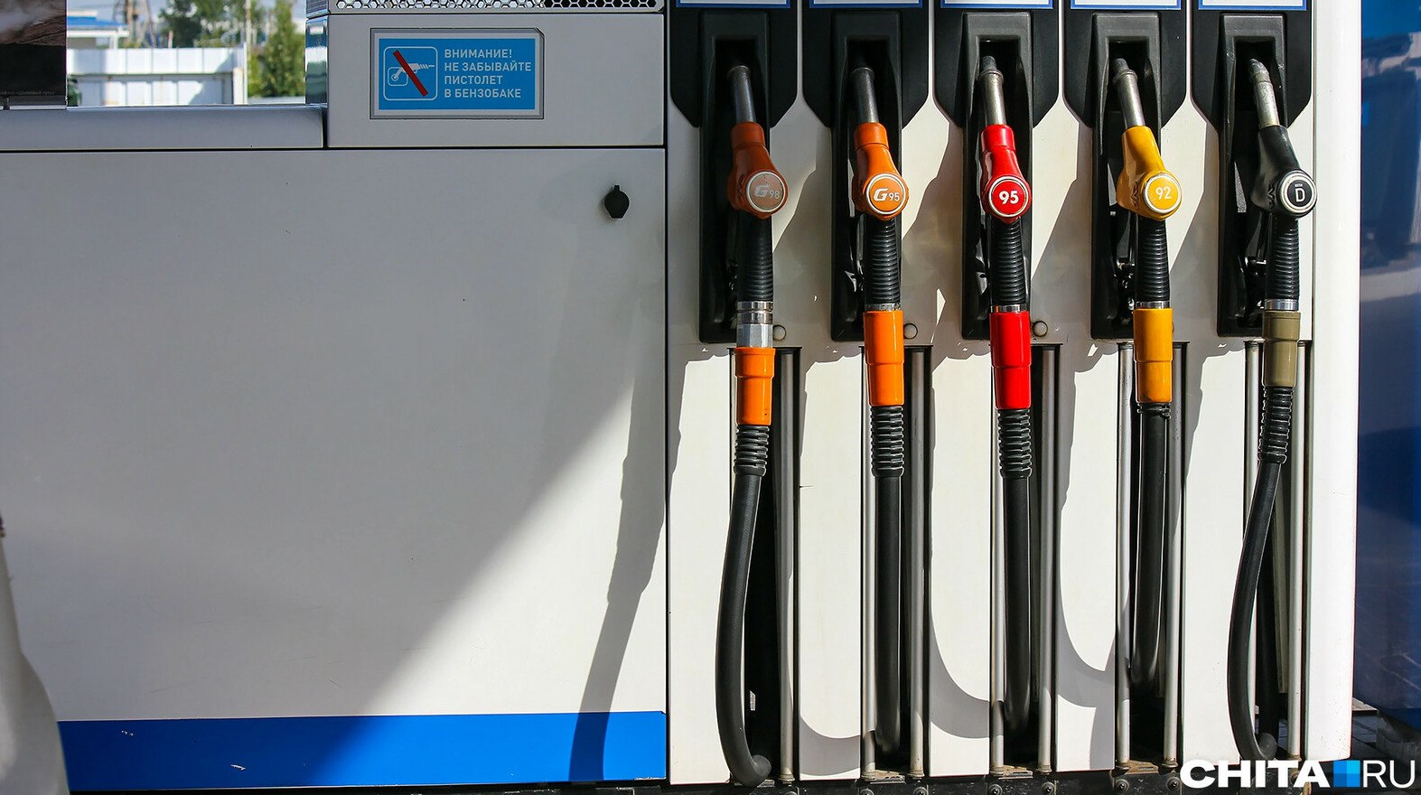 В Забайкалье закончился бензин власти обратились за помощью к премьеру РФ Власти Забайкальского края обратились к премьер министру Михаилу Мишустину и Минэнерго России с просьбой помочь в решении проблемы дефицита бензина Поставки топлива в регион задерживаются Прислать новость