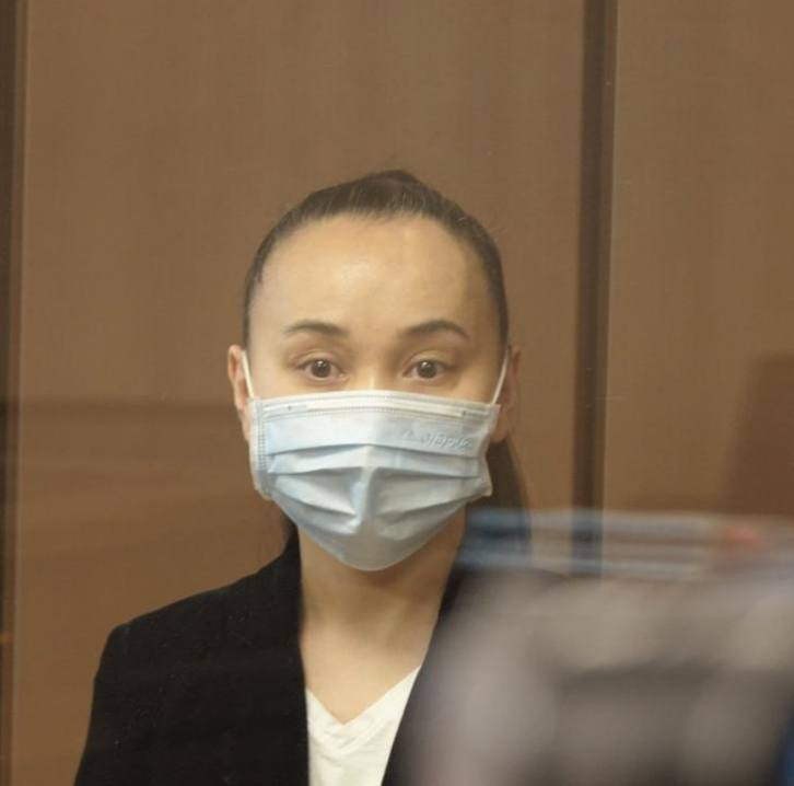 Суд над Перизат Кайрат и ее матерью будет частично закрытым: допрос подсудимых никому не покажут. В остальной части - открытый формат. Заседания будут проходить по понедельникам и вторникам. Начало 14 июля в 10:00.