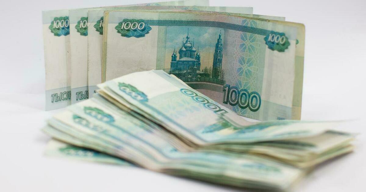 Больше 450 тысяч рублей на троих командировка в Калининград стала одной из самых дорогих в 2025 году Самым затратным стал однодневный визит шести сотрудников в пятизвёздочный отель в Абу Даби который обошёлся компании в 633 000 рублей с учётом завтраков Второе место в антирейтинге заняла командировка в Калининград Поездка трёх сотрудников на одни сутки в пятизвёздочную гостиницу с завтраками стоила компании 458 000 рублей Замыкает тройку лидеров длительная командировка в Сан Диего США шестидневное проживание шести человек в четырёхзвёздочном отеле составило 349 000 рублей