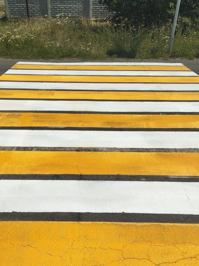 В Мелитополе продолжаются работы по обновлению дорожной разметки В Мелитополе на улице Чайковского специалисты МКУ "Благоустройство" обновили пешеходные переходы и обозначили недавно установленные здесь искусственные неровности. Новый Мелитополь подпишись
