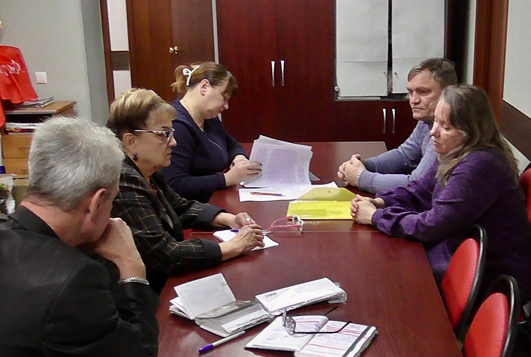 Провела личный приём членов семей участников СВО Обратились жёны и родители военнослужащих которые числятся пропавшими без вести Все вопросы приняла в работу направлю необходимые запросы связанные с поисковыми мероприятиями КПРФ продолжает системную последовательную работу по поддержке участников специальной военной операции и их семей