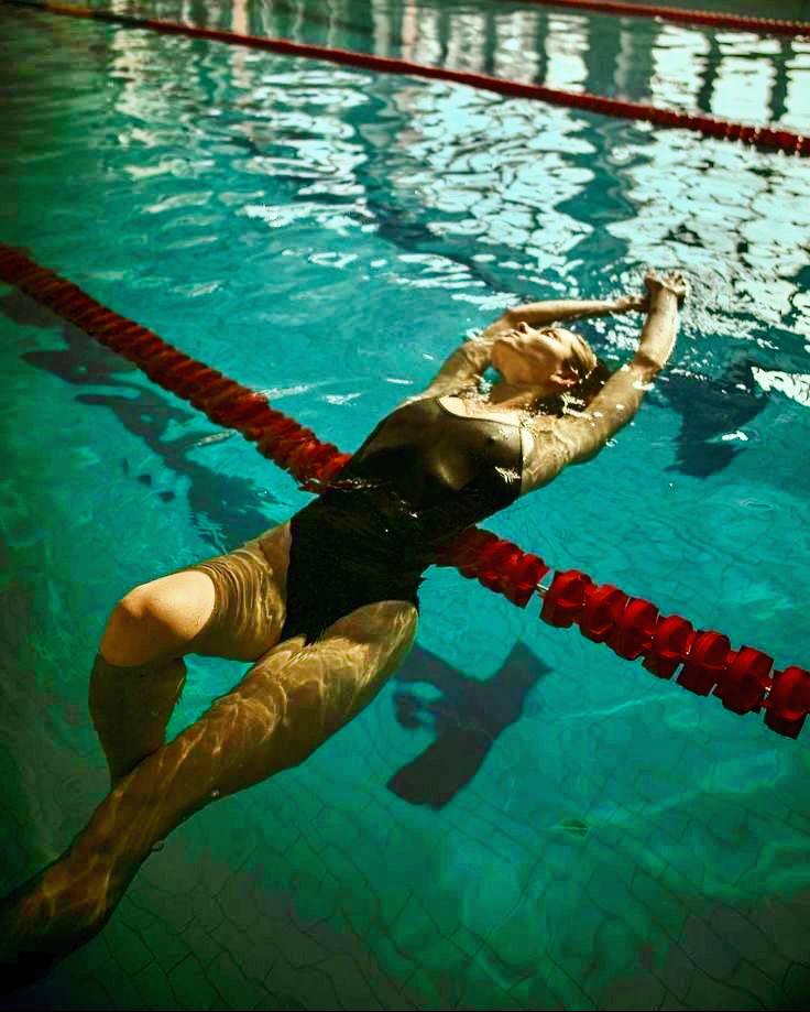 В России впервые ввели ГОСТы для бассейнов С 1 декабря будут введены единые требования к системам вентиляции напольному отоплению и допустимым уровням содержания хлора Также новые правила запрещают посетителям самостоятельно пользоваться спортивным инвентарем и экипировкой Все оборудование должно выдаваться и обрабатываться сотрудниками бассейна Подпишись на Курск 1