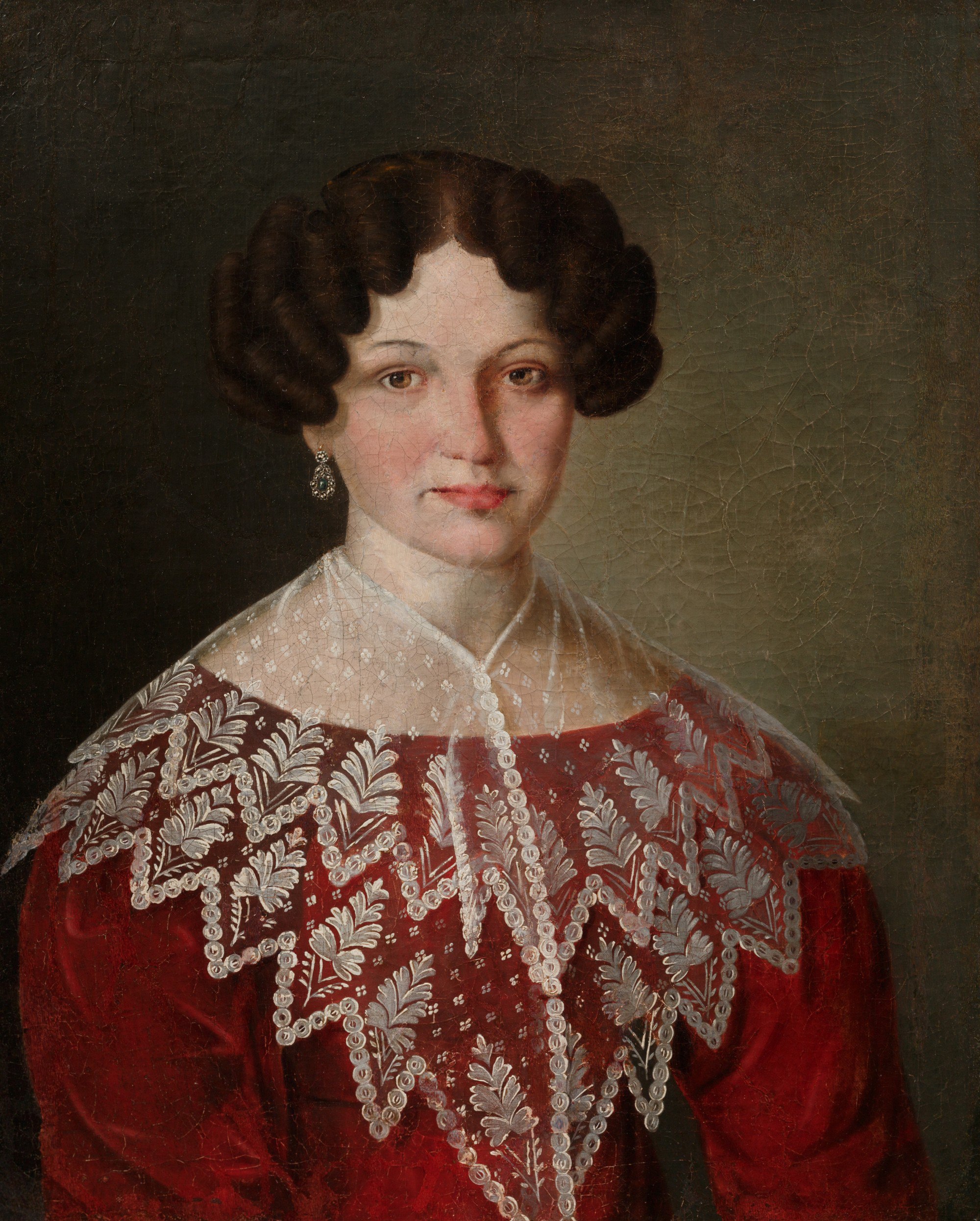 Более ста произведений восстановлены в Художественном музее Алтайского края С 2020 по 2025 год в Государственном художественном музее Алтайского края было отреставрировано около 120 экспонатов Работы финансировались в основном из краевого бюджета по программе Развитие культуры Алтайского края сообщили в Минкультуры Алтайского края Среди восстановленных предметов живописные полотна иконы произведения декоративно прикладного искусства и скульптуры Особое внимание привлекла реставрация мраморной скульптуры Мальчишка Татьяны Рыжовой одного из первых экспонатов музея Работу утратившую четыре пальца и покрытую загрязнениями восстановил специалист из ГМИИ им А С Пушкина Владимир Черемхин Также был отреставрирован Женский портрет кисти Якова Аргунова одного из представителей известной династии крепостных художников В музеях страны хранится всего пять его живописных работ и одна из них теперь находится в фондах Алтайского края в обновлённом виде Фото Минкультуры Алтайского края