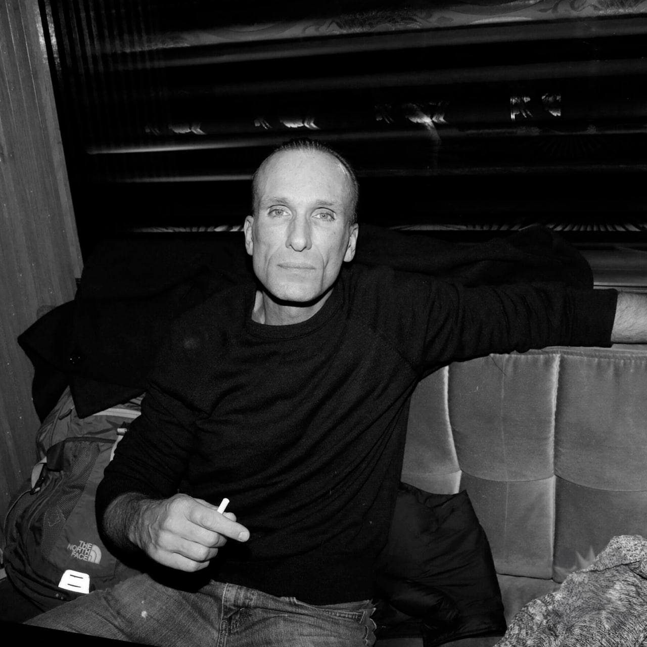 Умер актер Питер Грин звезда Маски и Криминального чтива Питера Грина нашли мертвым в его квартире в Нью Йорке сообщают СМИ со ссылкой на полицию и менеджера артиста Признаков насильственной смерти не выявили точную причину установит судмедэкспертиза Актеру было 60 лет Он известен по ролям в фильмах Маска Криминальное чтиво Тренировочный день и Бриллиантовый полицейский В январе Грин должен был начать съемки в новом триллере с Микки Рурком НМШ