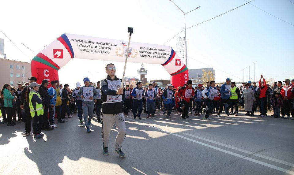 Число регулярно занимающихся спортом жителей Якутии выросло в полтора раза за пять лет Президент России Владимир Путин поручил увеличить до 70 долю россиян которые регулярно занимаются физкультурой и спортом   По данным регионального правительства за последние годы в республике провели около 600 спортивных мероприятий в которых участвовали более 300 тысяч человек ulusmedia Читайте нас в MAX