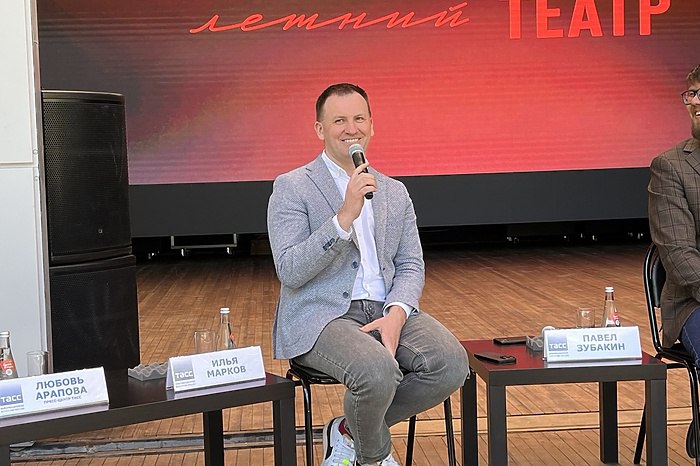 Новым министром культуры Свердловской области назначен Илья Марков Новым министром культуры Свердловской области назначен Илья Марков ранее занимавший пост директора департамента культуры Администрации г Екатеринбурга Указ о назначении Маркова подписал губернатор Свердловской области Денис Паслер К новой работе Илья Марков приступил с понедельника 29 декабря сообщает КП Екатеринбург Должность оставалась вакантной с ноября когда в отставку с поста министра культуры ушла Светлана Учайкина Причиной называется достижение ею предельного возраста для нахождения на государственной службе Ей исполнилось 65 лет предельный возраст для большинства госслужащих в России именно этот Сколько лет Илье Маркову не сообщается но судя по тому что факультет звукорежиссуры Уральской государственной консерватории имени Мусоргского он окончил в 2005 году ему еще нет и 45 uralweb ru