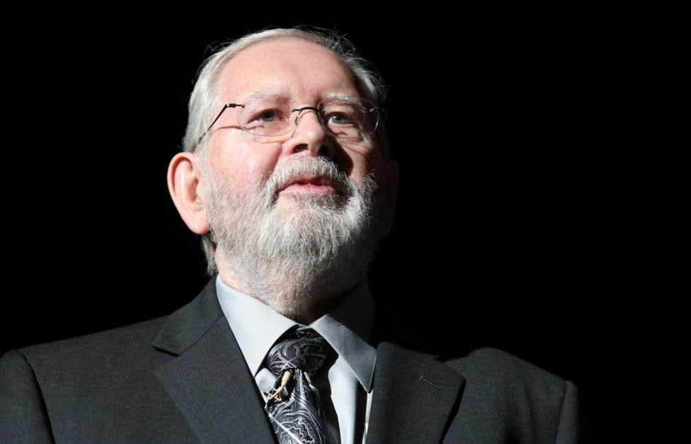 Умер американский композитор Альф Клаузен Именно он написал музыкальное сопровождение для многих эпизодов мультсериала «Симпсоны» единственный композитор сериала с 1990 по 2017 год , а также оркестровую музыку к более чем 30 фильмам и телешоу, в том числе «Детективное агентство «Лунный свет»», «Голый пистолет», сериал «Альф». Клаузену было 84 года, в последние годы он болел. Главное — здесь. Подписывайтесь!