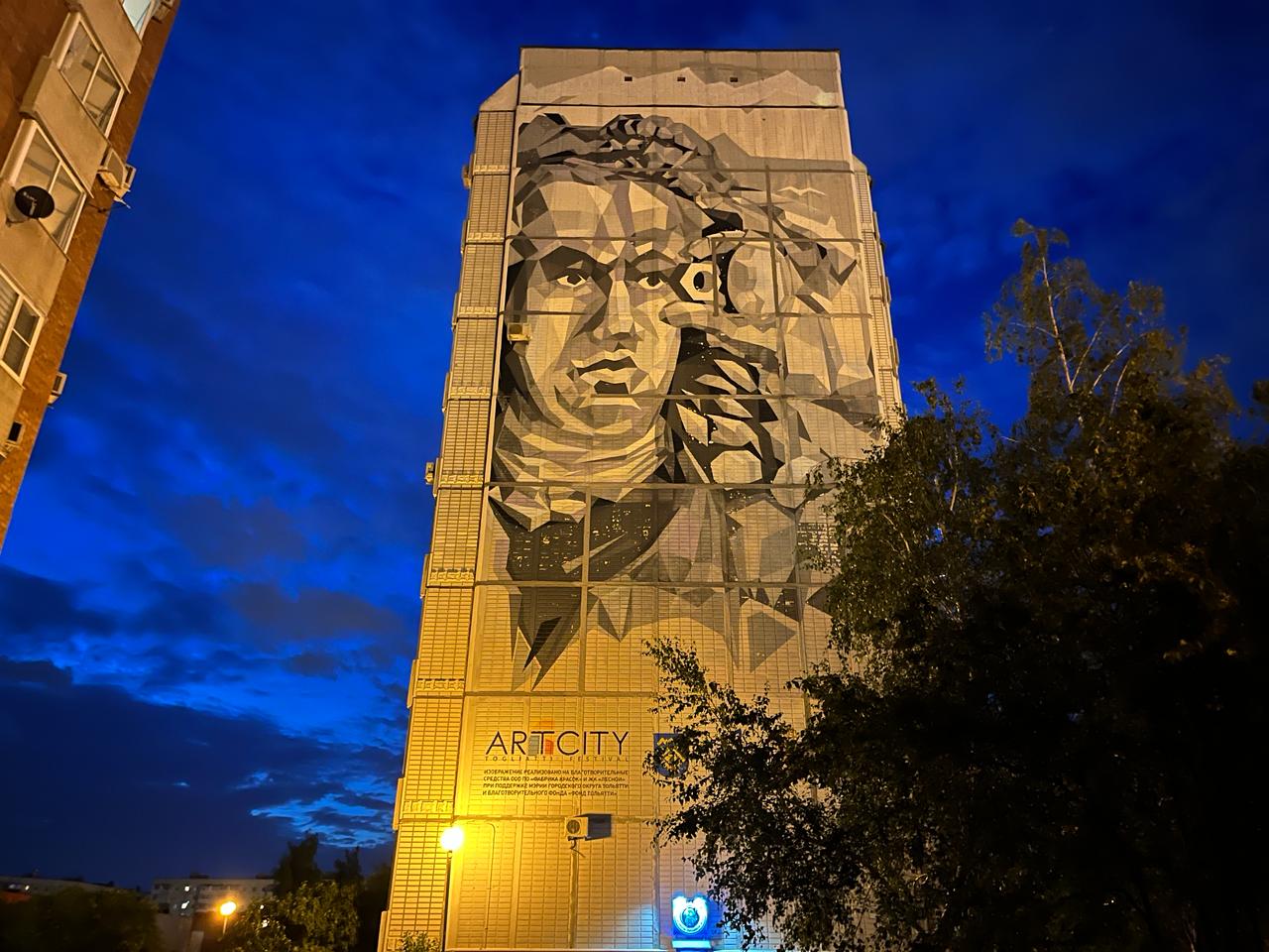 Тольятти занял 14 место в рейтинге городов РФ с высоким качеством жизни Индекс Тольятти 64 2 Исследование подготовлено Финансовым университетом при правительстве РФ Самара вошла в этом рейтинге в число городов с достаточно высоким качеством жизни с 25 по 55 место заняв 33 место с индексом 60 7 балла Отмечается что Тольятти вошел в число городов где меньше всего жалоб на медицинское обслуживание на состояние экологии и обращение с бытовыми отходами а также менее всего распространено деструктивное поведение А как же славные тольяттинские гопнички Среди основных проблем которые снижают качество жизни в Самаре называются работа предприятий ЖКХ условия ведения бизнеса доступность жилья отток населения образование Как считали Индекс качества жизни в отдельных городах рассчитывается по результатам социологического мониторинга открытой официальной статистики по городам России а также на основании иных источников данных о положении дел в городах статистика по зарплатам стоимости недвижимости и т п При анализе учитывается число жителей имеющих повод и основание для жалоб на различные стороны городской жизни а также согласных и несогласных с тем что те или иные позитивные и негативные явления распространены в городе Оценка качества жизни не проводилась в Белгороде Брянске Воронеже Курске Липецке Орле а также в городах новых регионов Направления по которым проводится мониторинг качества жизни это уровень материального благополучия доступность недвижимости качество медобслуживания состояние экологической среды работа учреждений среднего и высшего образования доступность культурных ценностей состояние дорожного хозяйства и общественного транспорта работа ЖКХ благоустройство города оценка работы городских властей условия ведения бизнеса в городе распространенность деструктивного поведения