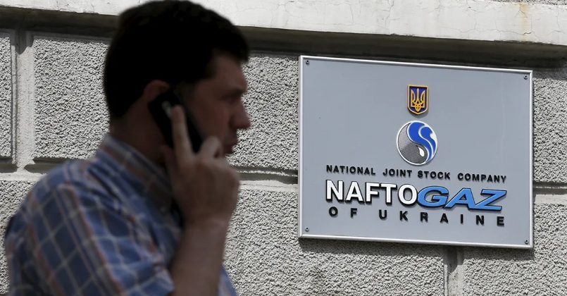 Нафтогаз требует у Газпрома $1,37 млрд — опирается на арбитраж в Цюрихе Украинская компания «Нафтогаз» заявила, что направила «Газпрому» официальное платежное требование на сумму 1,37 млрд долларов. Это — итог решения международного арбитража в Цюрихе, которое компания получила 20 июня. Сумма включает: — оплату за услуги по транзиту газа по контракту 2019 года ; — штрафы; — компенсацию судебных издержек. Если «Газпром» откажется платить добровольно, в «Нафтогазе» грозят арестом российских активов за рубежом.