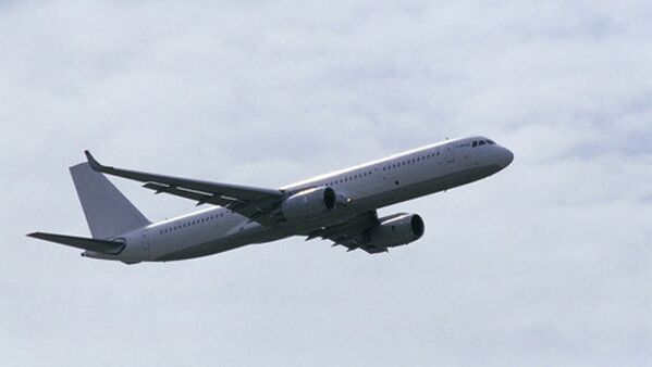 В России восстановят и вернут в строй старые самолеты пишет газета Известия со ссылкой на Ростех Авиакомпании расконсервируют старые самолеты для поддержания пассажиропотока в 2026 году говорится в материале Как рассказали изданию в госкорпорации программу восстановления 12 лайнеров продлили до 2027 года Речь идет о самолетах разных типов девяти из семейства Ту 204 Ту 214 одном Ан 148 и двух Ил 96 По словам экспертов им до 30 лет Процесс их восстановления стартовал в 2022 м и на данный момент 10 из 12 самолетов уже возвращены в строй и эксплуатируются различными заказчиками отмечают Известия В Ростехе подчеркнули что до 2027 года эксплуатантам будут переданы еще два восстановленных Ту 204