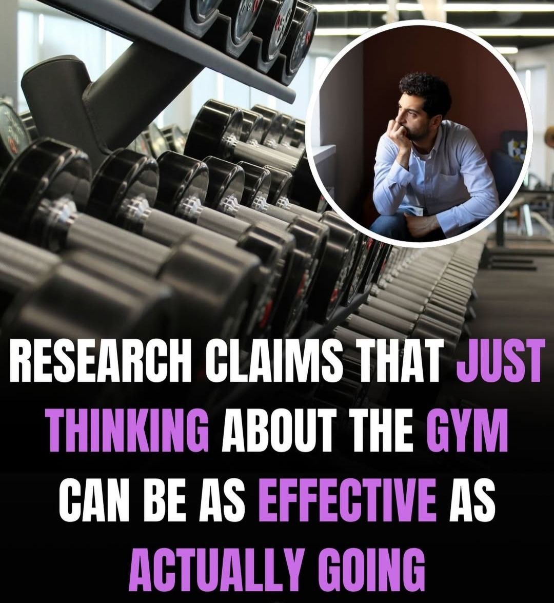 Просто МЫСЛИ о занятиях в спортзале реально делают вас физически сильнее Для эксперимента взяли 12 человек которые на протяжении месяца ежедневно по 15 минут визуализировали упражнения на икроножные мышцы Они представляли силовые максимально наглядно с помощью аудиогида тренера Итог у ВСЕХ участников выросли силовые показатели на 8 1 а у одного аж на 33 9 Учёные объясняют это ментальной репетицией которая активирует те же участки мозга что и реальные тренировки Топовые атлеты на Олимпийских играх пользуются этой же техникой для получения лучших результатов Единственные силовые на которые мы способны после работы