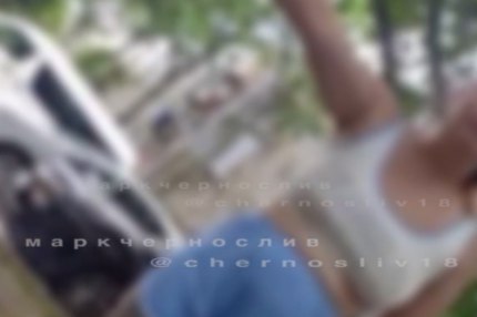 В Уссурийске полиция ищет женщину, которая обложила матами группу подростков Конфликт на детской площадке попал на видео    Читать подробнее на сайте...