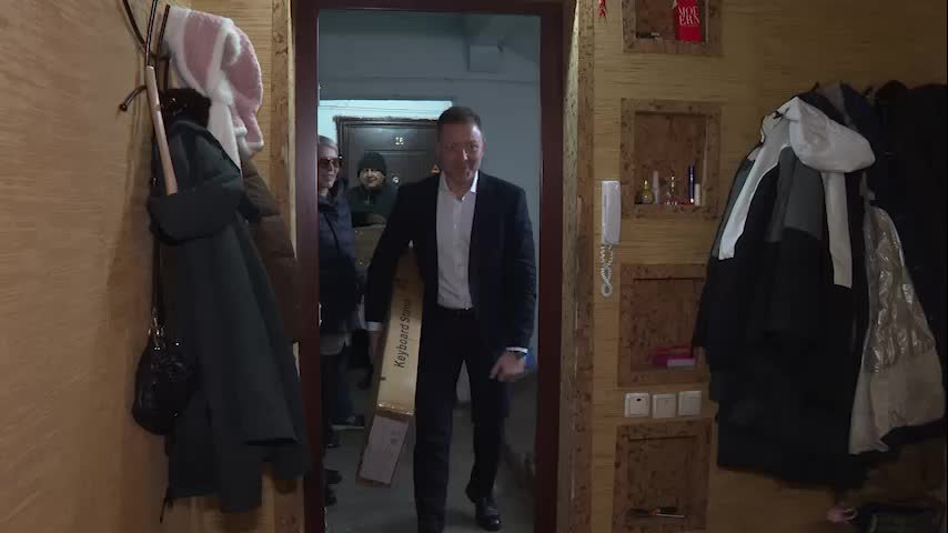 Антон Волошко исполнил новогодние желания детей Приморья