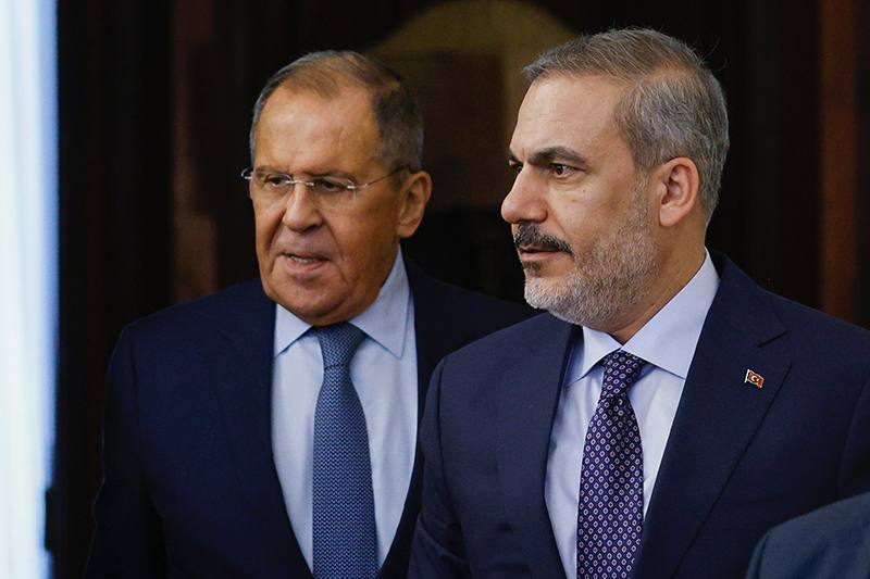Сергей Лавров, министр иностранных дел России, проведет встречу с своим турецким партнером в Москве. Основное внимание на этой встрече будет сосредоточено на вопросах безопасности морских транспортировок в Черном море, как сообщает Министерство иностранных дел России.