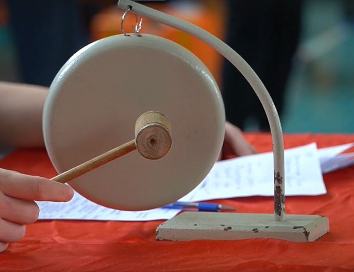 Орловские боксёры привезли две бронзы из Санкт Петербурга Турнир проходил в Северной столице с 7 по 17 ноября Это Всероссийские соревнования Кубок Н А Никифорова Денисова За награды боролись более 200 спортсменов 16 17 лет Было 13 весовых категорий и командный зачет Об успешном выступлении орловчан сообщили в спортивном департаменте Двое орловских парней вошли в число призеров Марк Сазоничев третье место в весовой категории до 57 кг Егор Цепков третье место в весовой категории до 80 кг Поздравляем спортсменов и тренеров Perviy Oblastnoi Мы в МАХ