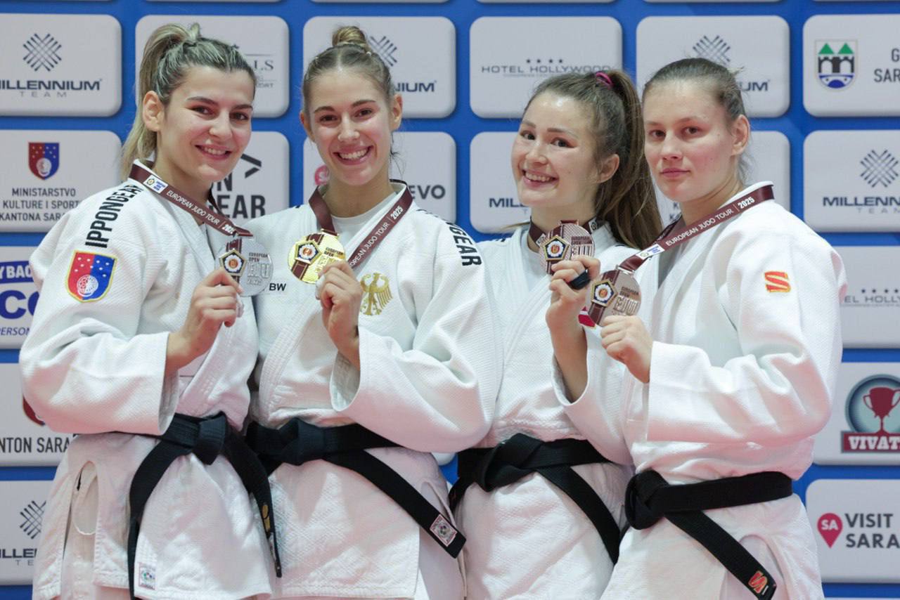 Якутянка стала бронзовым призером Кубка Европы по дзюдо Дзюдоистка Надежда Татарченко в составе сборной России выступила на Кубке Европы в Боснии и Герцеговине Она стала обладательницей бронзовой медали Якутянка сразилась в весовой категории до 70 кг куда перешла только недавно ulusmedia Читайте нас в MAX