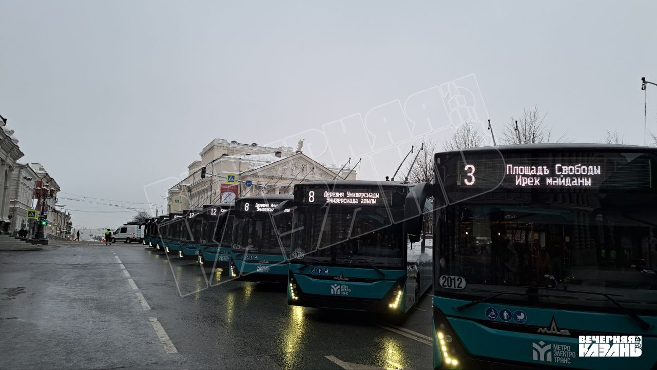 В Казань приехали еще 39 новых троллейбусов МАЗ  По просьбе Казани эту модель улучшили: в них установили мощные кондиционеры, а в кабине водителя сенсорную панель.      Новенькие троллейбусы заменят отслужившие своё машины на маршрутах № 1, 3, 5, 6, 7, 8, 12, 13.    Подписаться на «Вечерку»