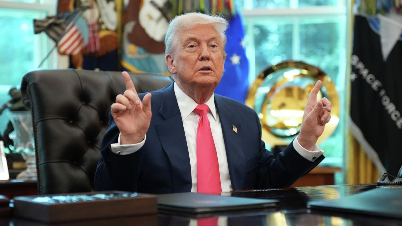 Трамп намерен временно отойти от переговоров по российско украинскому урегулированию и дать возможность Путину и Зеленскому самим организовать двустороннюю встречу пишет The Guardian