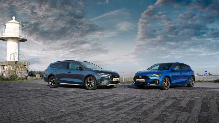 Ford прекратил производство Focus после 27 лет выпуска Сотрудники европейского подразделения компании сообщили в соцсетях что последний автомобиль покинул конвейер 15 ноября пишет Autocar Focus разошёлся тиражом 12 миллионов экземпляров Предположительно Ford заместит модель неким новым кроссовером но он появится на рынке не ранее 2027 года О том что Focus снимут с конвейера было объявлено ещё весной Так что мы уже успели с ним попрощаться читайте в Журнале А в комментариях к этому посту предлагаем делиться своими воспоминаниями о Фокусах кто ездил кто владел кто фанател от каких то версий Наша группа в VK подписывайтесь