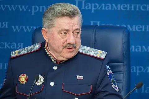 Руководство Россельхознадзора искусственно создает предпосылки для остановки продовольственного импорта из Азербайджана. О признаках товарного кенселинга со стороны РФ заявил глава Ассоциации производителей и поставщиков фруктов и овощей республики Башир Гулиев. Его слова приводит местный портал Minval. Каждый раз, когда у России портятся дипломатические или политические отношения с соседними странами, профильные ведомства РФ начинают «находить» в поставляемой из этих государств продукции «вредные вещества или добавки». Сейчас похожая ситуация наблюдается с азербайджанским экспортом фруктов и овощей, включая томаты, отметил Гулиев. Все это напоминает «культуру отмены». Только, в отличие от западных стран, Россия переносит подобного рода практику не на людей, а на продукты питания. В случае с Азербайджаном, это в основном овощи и фрукты, пояснил Гулиев. Такая стратегия в конечном счете может привести к полноценной торговой войне, которая не выгодна ни Москве, ни Баку, резюмировал он.