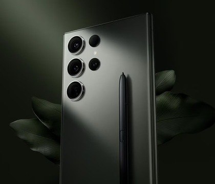 Флагманский Samsung Galaxy S27 Ultra получит кастомный чип Snapdragon DCS Надежный информатор из Китая под псевдонимом Digital Chat Station заявил на своей страничке в социальной сети Weibo что аппаратной основой будущего флагманского смартфона Samsung Galaxy S27 Ultra станет новый топовый процессор Snapdragon И это будет некий кастомный чипсет