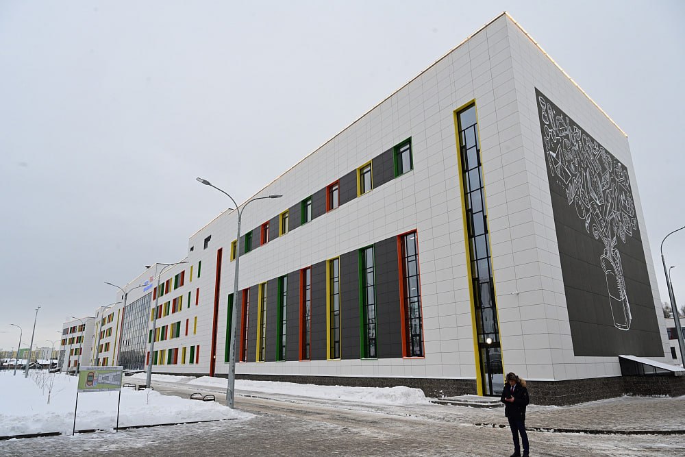 В Уфе открыли самую большую школу в ПФО Она расположена в Кузнецовском Затоне и рассчитана на 2200 мест