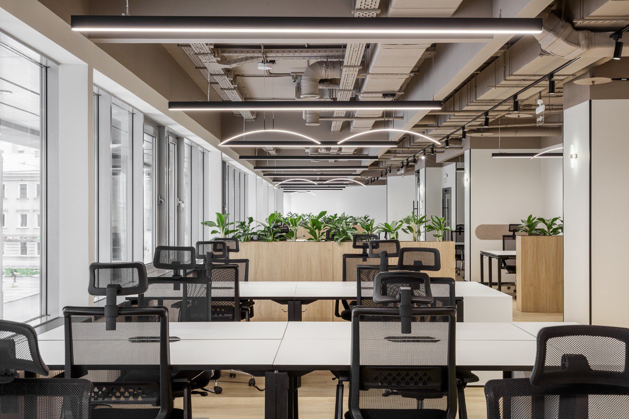 сделка коворкинг Крупная IT компания арендовала 567 рабочих мест 4 388 кв м в ASPACE Новослободская обеспечив оператору 70 ю загрузку площадки Это крупнейшая сделка сети за год а также одна из самых значимых в сегменте сервисных офисов в текущем году Источник пресс релиз