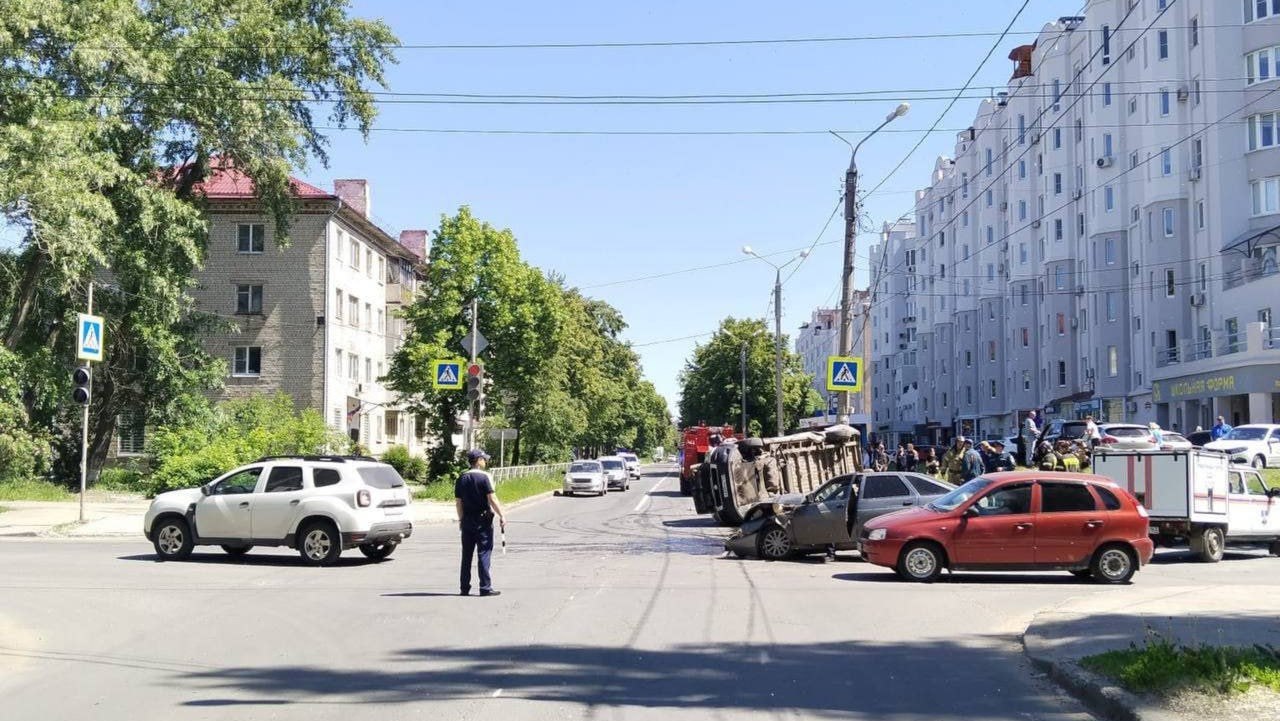 В Тольятти пятеро пострадали в ДТП с микроавтобусом. Происшествие случилось 26 мая в Центральном районе города: