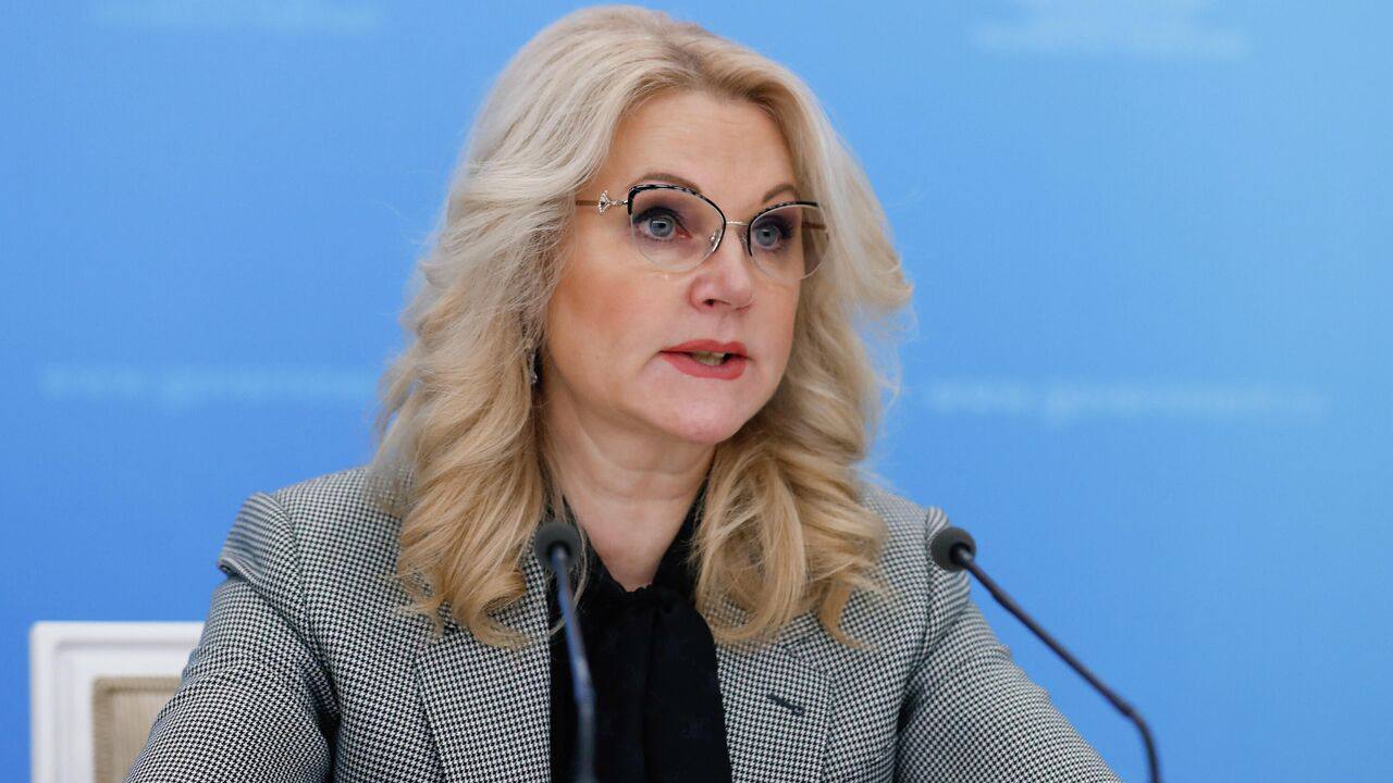 Почти 992 тысячи российских семей использовали маткапитал за полгода — вице-премьер РФ Татьяна Голикова По ее словам, единое пособие получили 6,2 млн человек. Также создано 205 комнат матери и ребенка и группы кратковременного пребывания детей в 151 вузе. По данным вице-премьера, за первые полгода этого года было проведено почти 42 тысячи полных циклов ЭКО. Кроме того, в рамках поддержки населения социальный контракт подписали уже получили более 128,5 тысяч граждан, из которых 64% или 82,1 тысяч социальных контрактов — это семьи с детьми. Из них 31,4 тысячи социальных контрактов распространяются на многодетные семьи. Выплату 450 тысяч рублей на погашение ипотечного кредита или займа уже получили 77,3 тысяч многодетных семей.