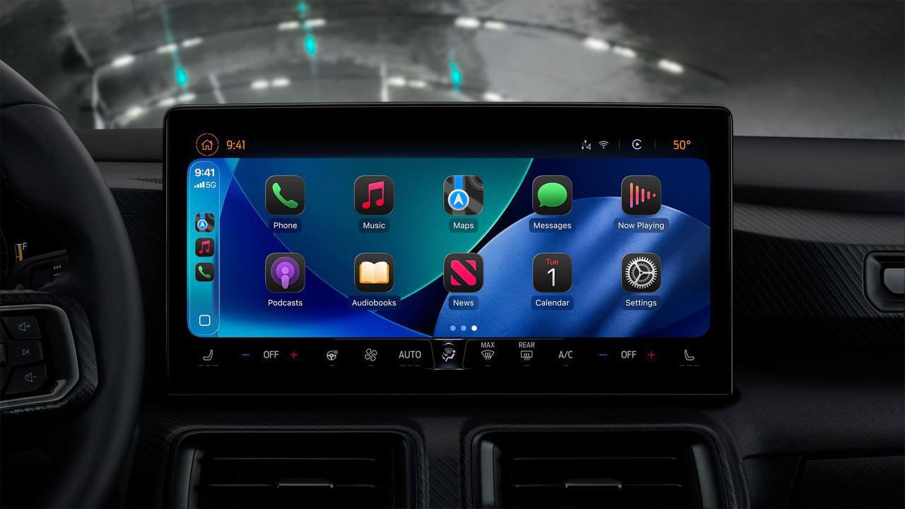 Apple сообщила, что пользователи iOS 26 смогут смотреть видео в CarPlay через AirPlay, но только на парковке и не во всех машинах Эта функция будет включаться на усмотрение автопроизводителей.