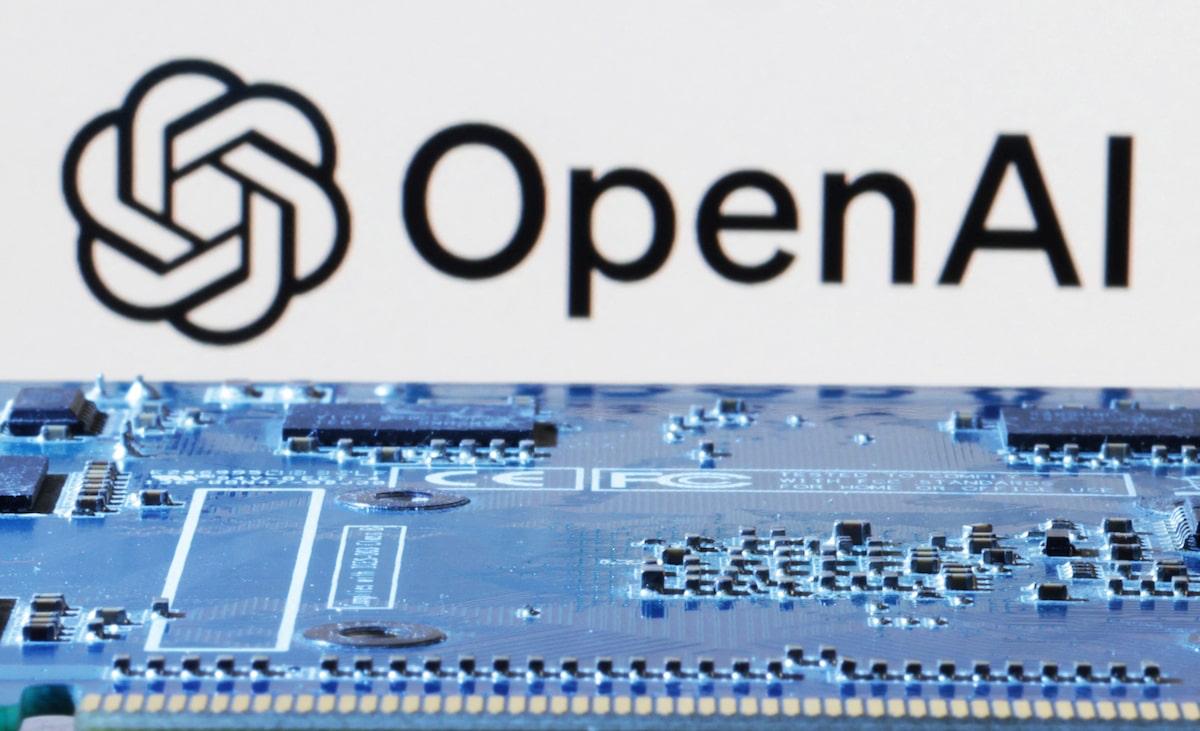 OpenAI выпустит свой первый ИИ чип в 2026 году Он будет использоваться в дата центрах Компания не будет предлагать свой чип клиентам OpenAI Производством займётся TSMC Аналогичные чипы собственной разработки уже используют Google и Amazon www iphones ru iNotes openai vypustit svoy pervyy ii chip v 2026 godu on budet ispolzovatsya v data centrah новости iphonesru