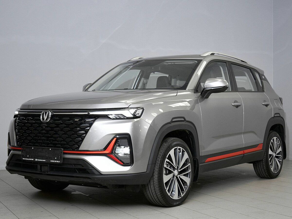 Changan может собраться в Татарстане Сейчас такие новости гуляют в Дзене со ссылкой на интервью РИА Новостям руководителя Агентства инвестиционного развития Татарстана Талию Минуллину. В самом интервью Минуллина только сказала, что буквально: "потенциал для открытия в Татарстане представительства или сборочного производства компании Changan точно есть". Это ни да, ни нет. Впрочем, уже очевидно, что властям Нижегородской области и Группе ГАЗ не удалось договориться с Changan о перезапуске "Волги". Также, как известно No Limits, не вышло сотрудничество у Автотора с Changan. Сейчас эта марка сделала ставку на казахстанский экспорт, в расчете на то, что удастся за счёт межправсоглашений добиться выгодных условий по утильсбору, как удалось Белджи. Однако есть неслабая вероятность, что приземлиться всё-таки придется. И, да, это вполне может быть какая-нибудь Алабуга.