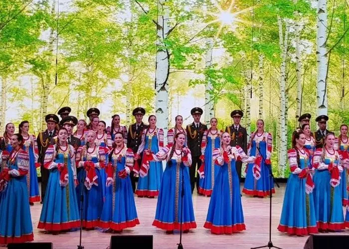 В День Победы на открытых сценах Москвы состоятся концерты Академического хора русской песни Телерадиоцентра Орфей Музыкальные спектакли народного коллектива смогут увидеть все желающие