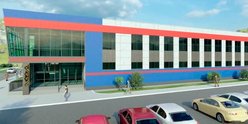 Связанный с китайцами красноярский концессионер сорвал проект ледовой арены в Хакасии Следственный комитет начал проверку строительства крытой ледовой арены в городе Абаза на территории Хакасии Об этом центральный аппарат ведомства объявил под предлогом обращения местной жительницы на прямую линию с президентом РФ Организована процессуальная проверка по признакам преступлений предусмотренных ч 1 ст 293 УК халатность и ст 159 УК мошенничество сообщили в СК Но по словам главы Хакасии Валентина Коновалова КПРФ все обязательства по проекту со стороны правительства республики и федеральных властей выполнены в срок и в полном объёме Сегодня реализация проекта задерживается по причине неисполнения обязательств со стороны частного концессионера Правительство Республики Хакасия ведёт правовую и организационную работу чтобы инвестор приступил к выполнению условий соглашения подчеркнул Коновалов Концессионер проекта ООО Ньютон Сервис Арену с ледовой площадкой 60 на 26 метров тренажёрным залом и трибуной на 230 мест должны были возвести в 2025 2026 годах Она оценивалась в 475 млн рублей из которых 172 млн это средства федерального и республиканского бюджетов а остальное должен был вложить концессионер Ньютон Сервис уже отказался от строительства в связи с ухудшением финансового состояния и невозможностью реализации проекта уточнили в министерстве спорта Хакасии Поэтому власти ищут нового инвестора Если его не найдут деньги придётся вернуть в федеральный бюджет и город останется без спортивного комплекса Ньютон Сервис зарегистрирован в Красноярске Фирма по данным сервиса Контур Фокус принадлежит уроженке Хакасии Марине Дементьевой Она же владеет горнолыжным курортом Абаза несколькими строительными фирмами и выступает совладелицей ООО Кировский рудник которое добывает золото в Таштыпском районе республики Основной владелец Кировского рудника ООО Горная инвестиционная компания Синту которая полностью принадлежит китайской Синту Цзенэн Хакасскую Синту возглавляет Цзюнь Ли Он судя по ЕГРЮЛ связан с известным в республике бизнесменом Олегом Вибе некоторое время возглавлявшем Хакасскую алкогольную ассоциацию В сентябре 2025 года Вибе получил условный срок по делу о мошенничестве с имуществом госучреждения Госэкспертиза Хакасии скриншот из презентации проекта Подписаться Прислать новость Помочь бустами