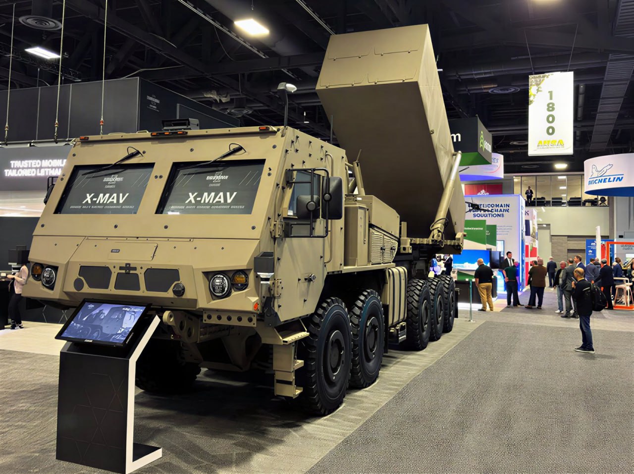 Американский производитель оружия Oshkosh представил новые мобильные пусковые установки для ракет Tomahawk а также легкий многоцелевой аппарат для борьбы с дронами L MAV сообщают информагентства От Первого Лица Мы в MAX